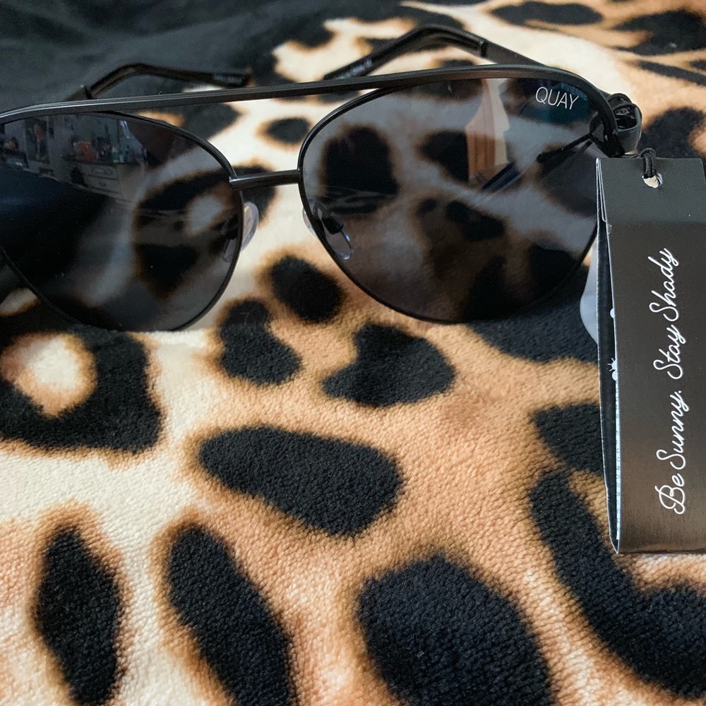 *NWT* QUAY Vivienne Sunglasses!